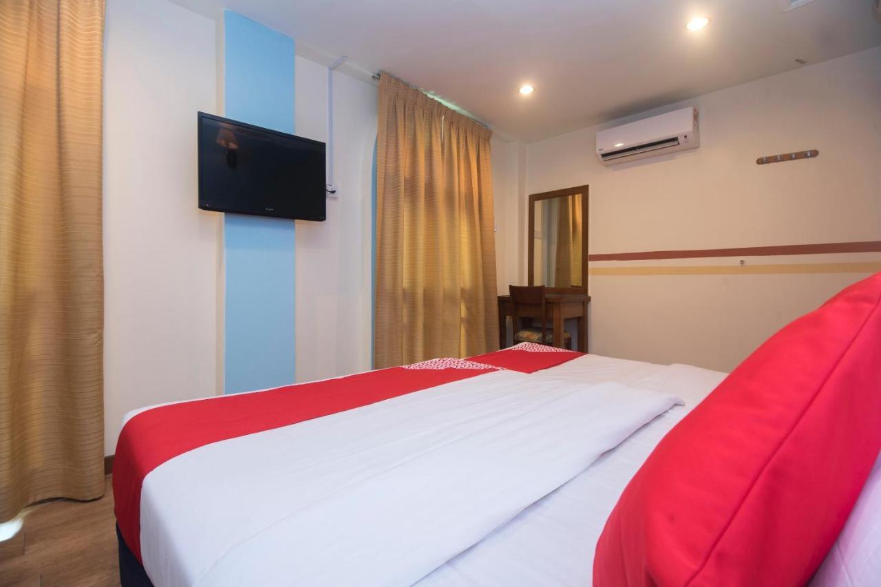 Oyo 1149 Feringghi Hotel 바투 페링기 외부 사진