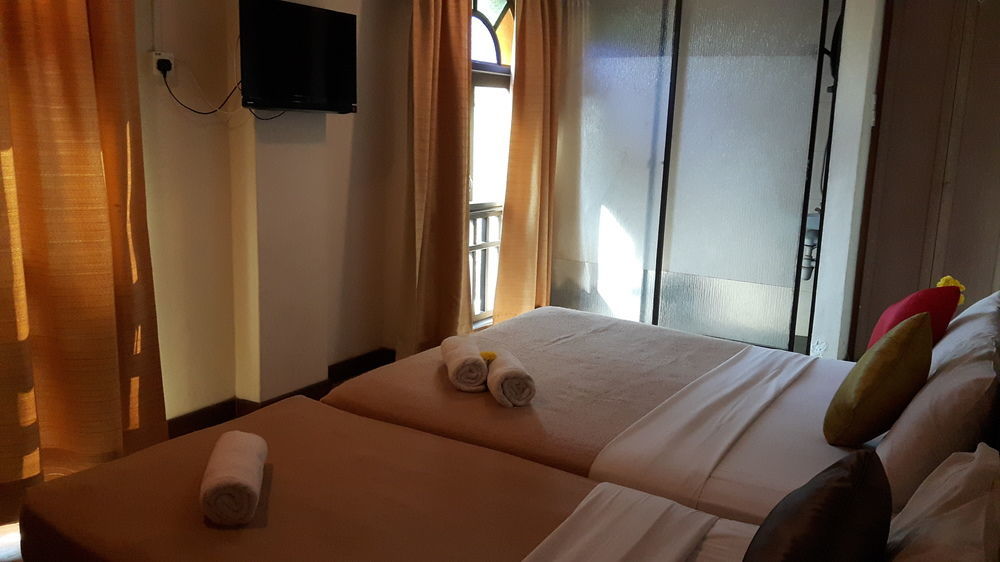 Oyo 1149 Feringghi Hotel 바투 페링기 외부 사진