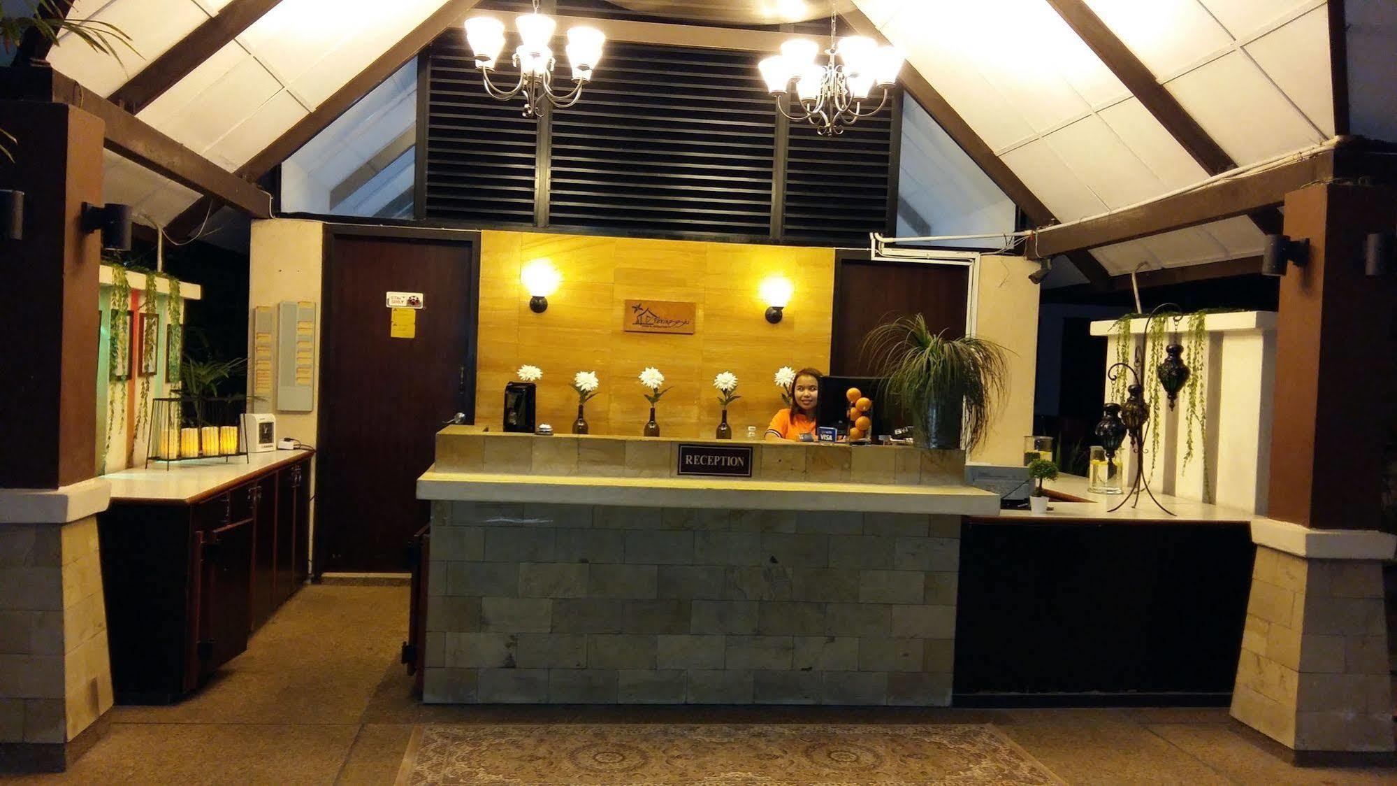 Oyo 1149 Feringghi Hotel 바투 페링기 외부 사진