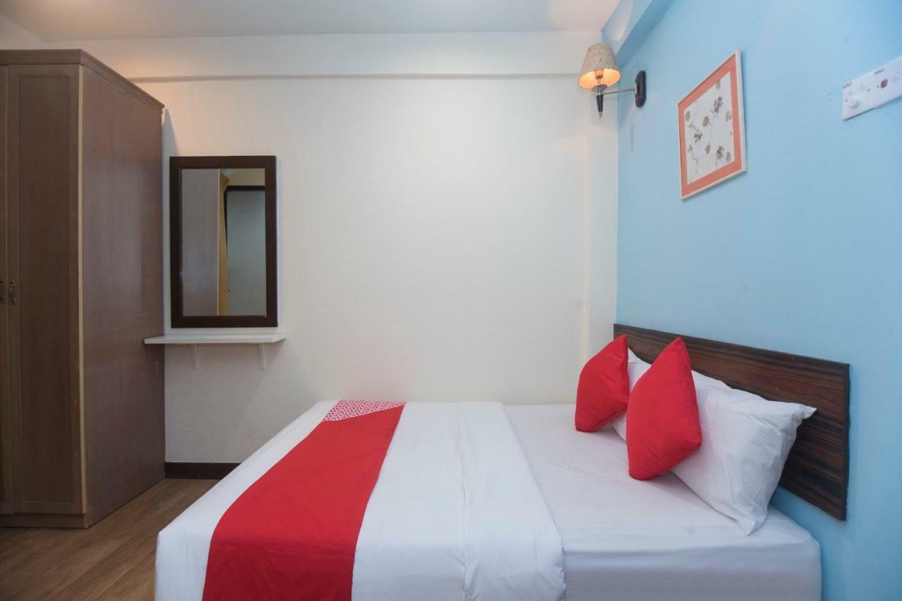 Oyo 1149 Feringghi Hotel 바투 페링기 외부 사진