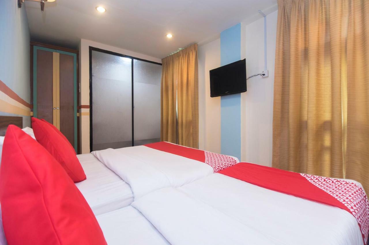 Oyo 1149 Feringghi Hotel 바투 페링기 외부 사진