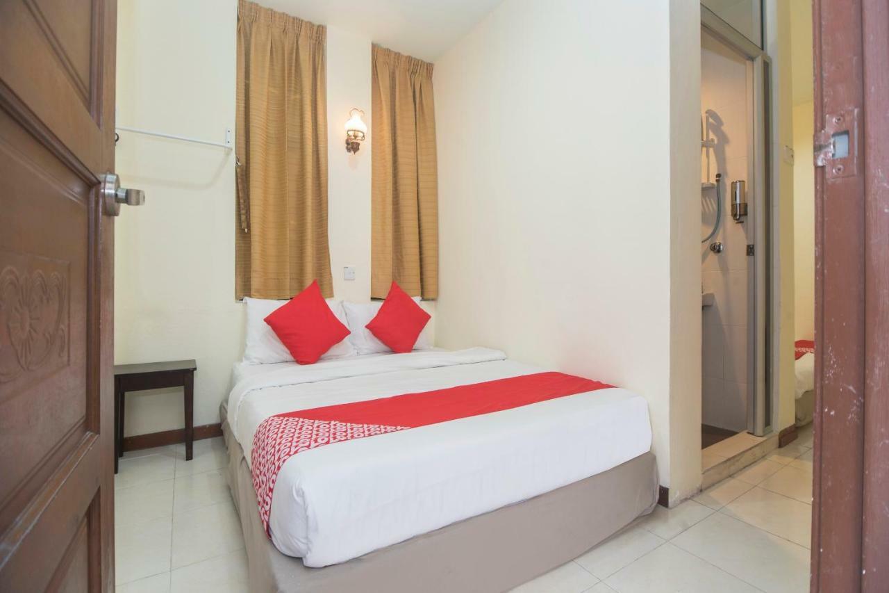 Oyo 1149 Feringghi Hotel 바투 페링기 외부 사진